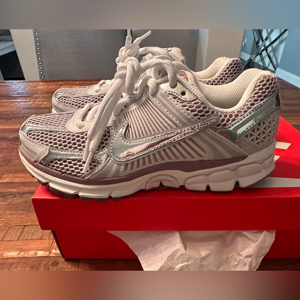 Nike Women's White and Gray Sneakers